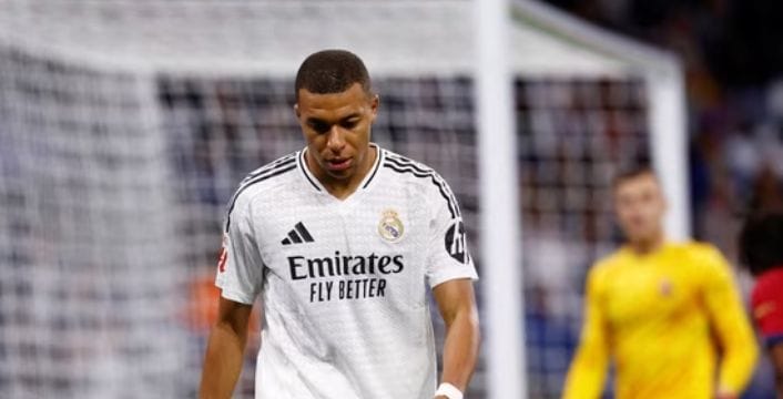 Kylian Mbappe after missing a chance against Barcelona