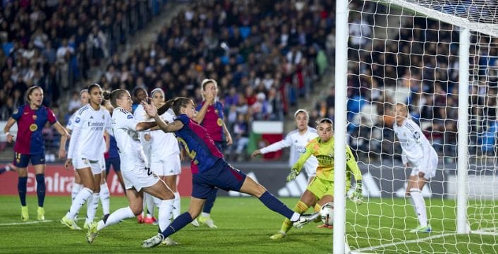 Patricia Guijarro scores FC Barcelona Femini's opening goal in their 4-0 victory over Real Madrid on Saturday